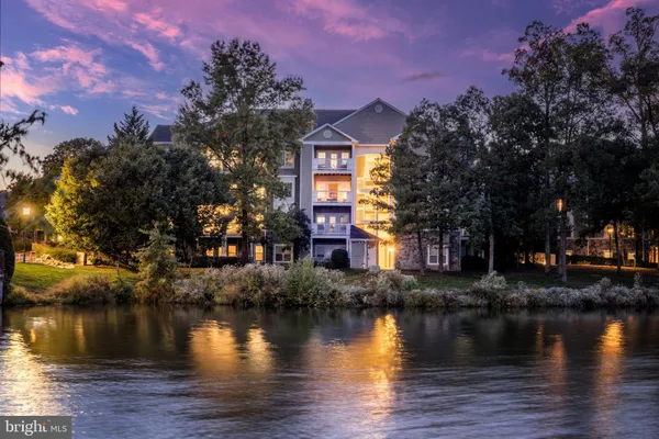 $375,000 | 1720 Lake Shore Crest Drive, Unit 16, Reston, VA 20190