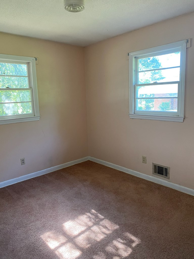5402 Oakcrest Road Sumter, SC 29154 - Photo 9 of 21