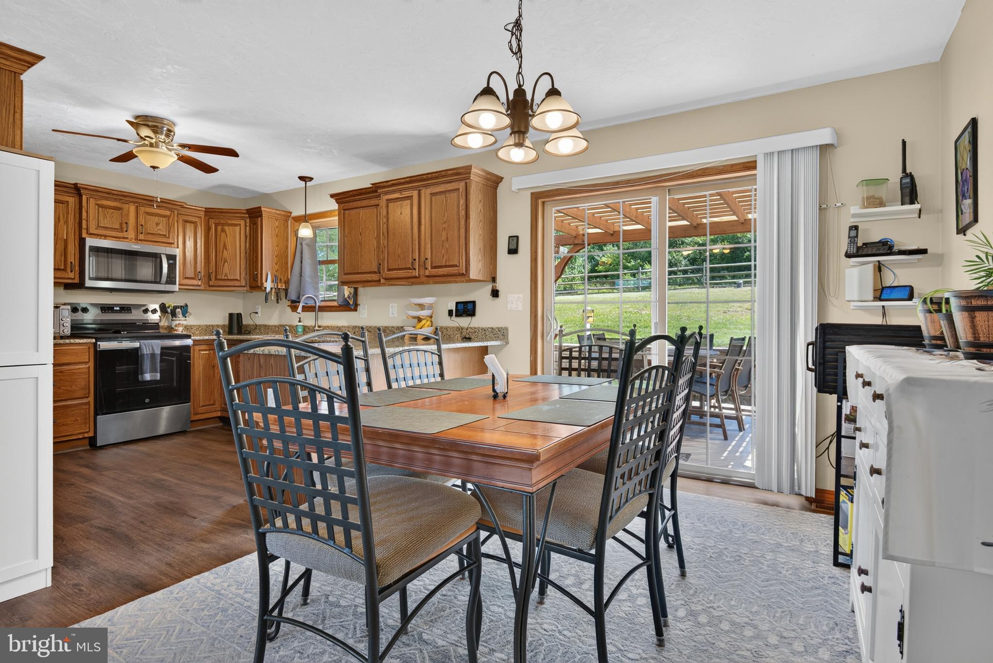 225 North Grant Road Thomasville, PA 17364 - Photo 11 of 49 Dining area