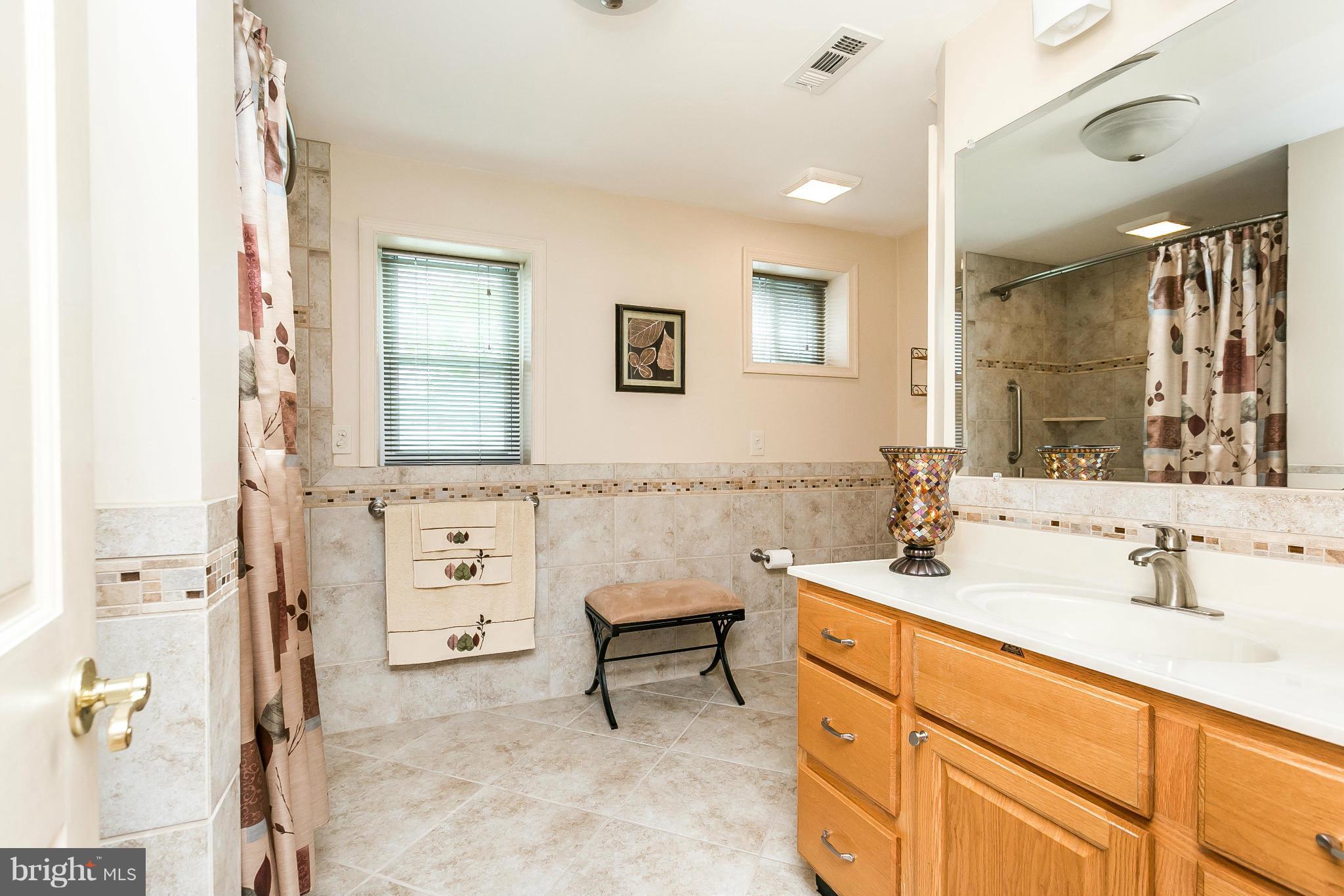 343 George Avenue Baltimore, MD 21221 - Photo 12 of 30 Bath