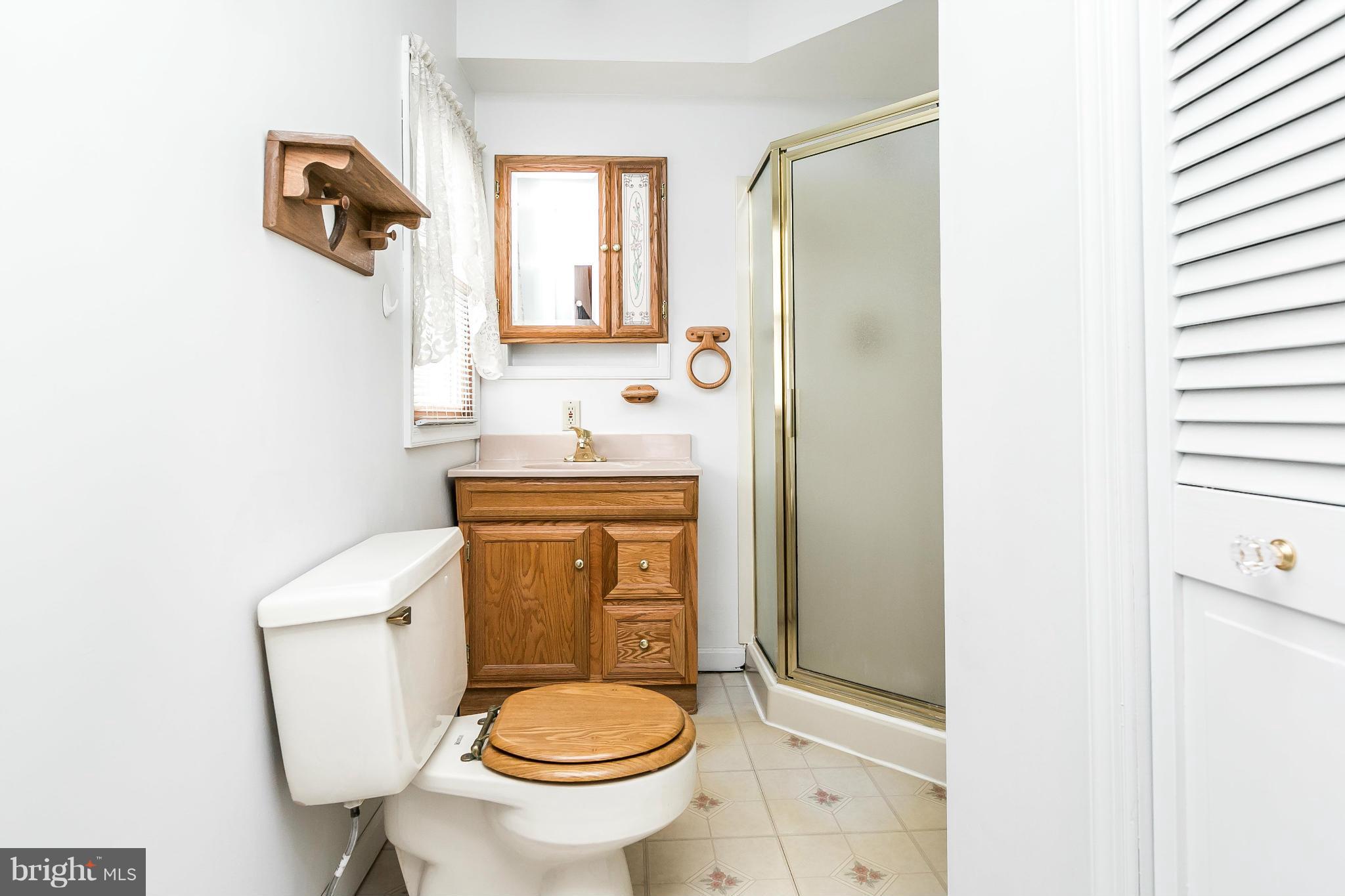 343 George Avenue Baltimore, MD 21221 - Photo 20 of 30 Bath (Master)