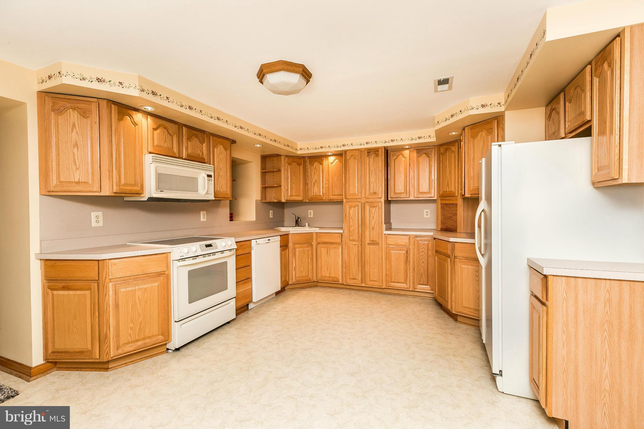 343 George Avenue Baltimore, MD 21221 - Photo 10 of 30 Kitchen