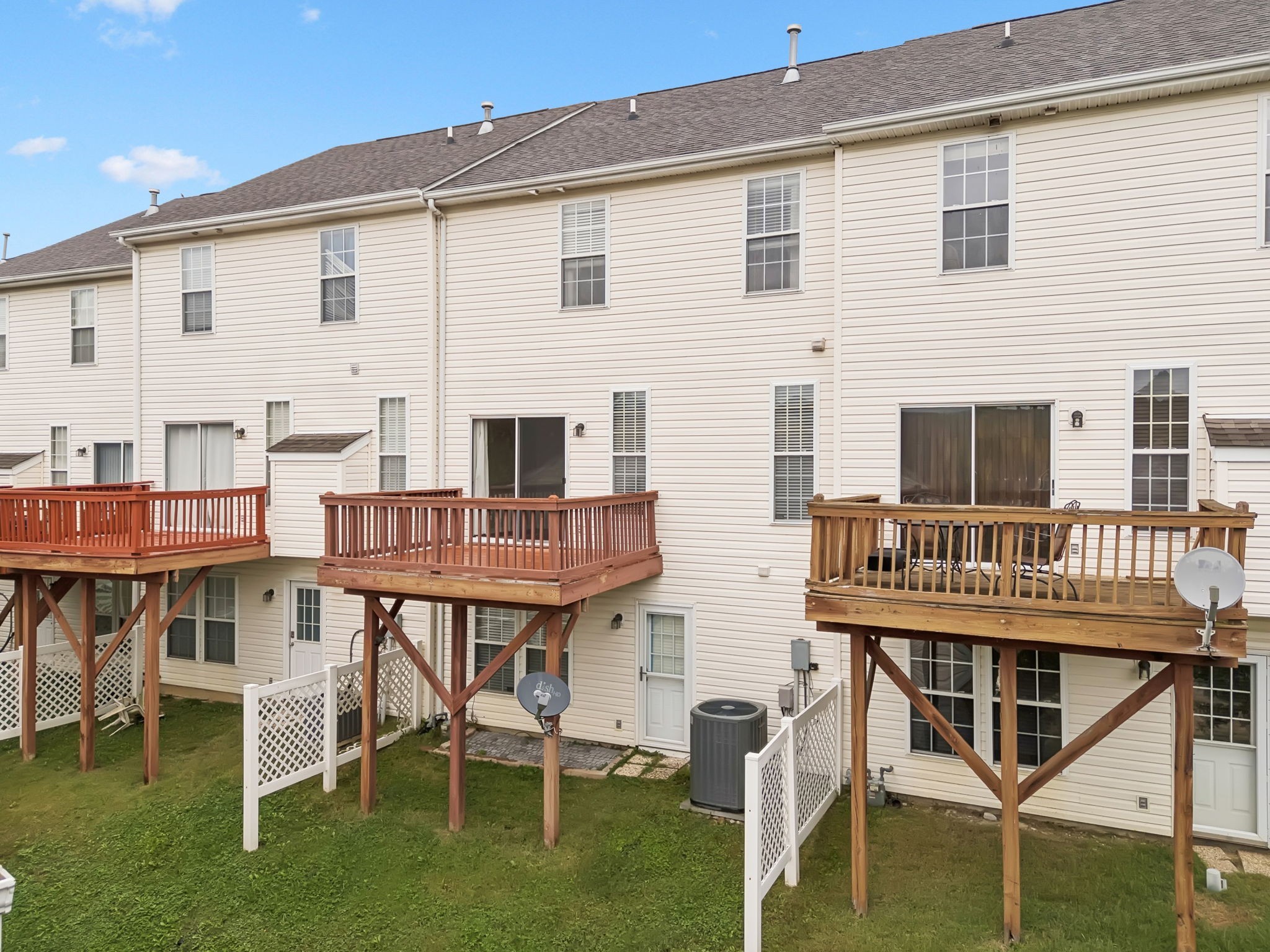 1345 Bell Road, Unit 412 Antioch, TN 37013 - Photo 33 of 33 a balcony with table and chairs