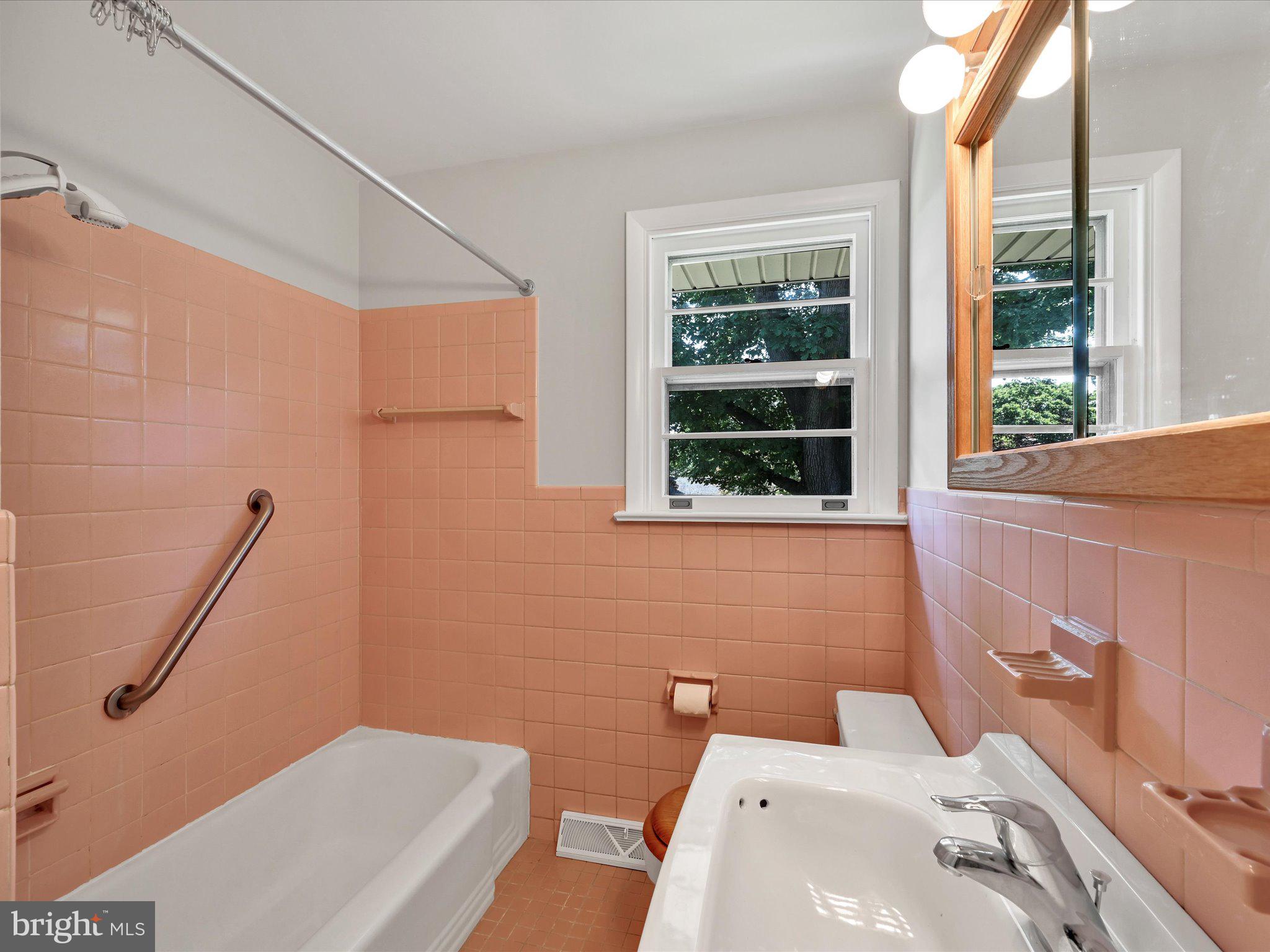 2058 Stone Mill Road Lancaster, PA 17603 - Photo 25 of 31 Bathroom