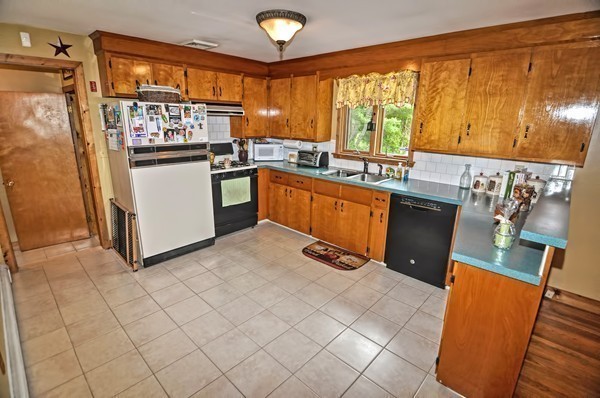 180 Old County Road Westport, MA 02790 - Photo 14 of 28 Gallery Image 14