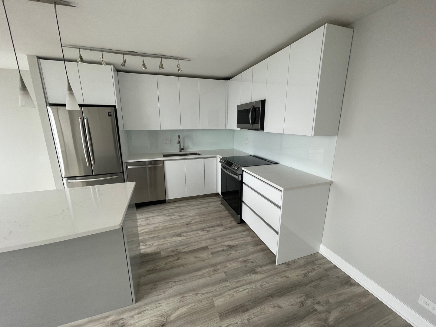 655 West Irving Park Road, Unit 3313 Chicago, IL 60613 - Photo 8 of 26