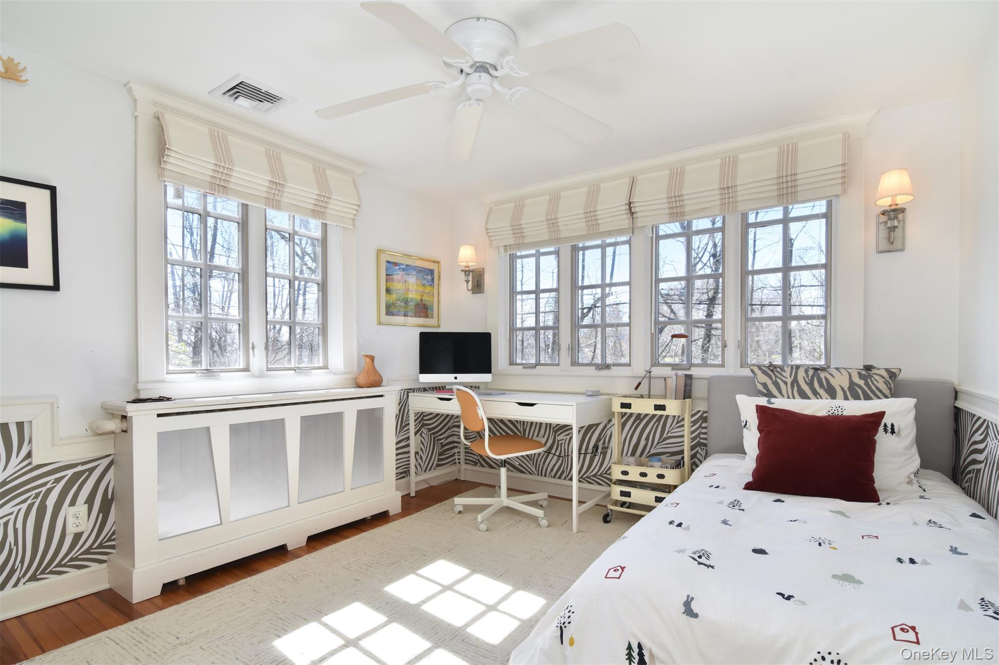 116 Potter Road Scarsdale, NY 10583 - Photo 13 of 38 Front bedroom with lots of windows and light.