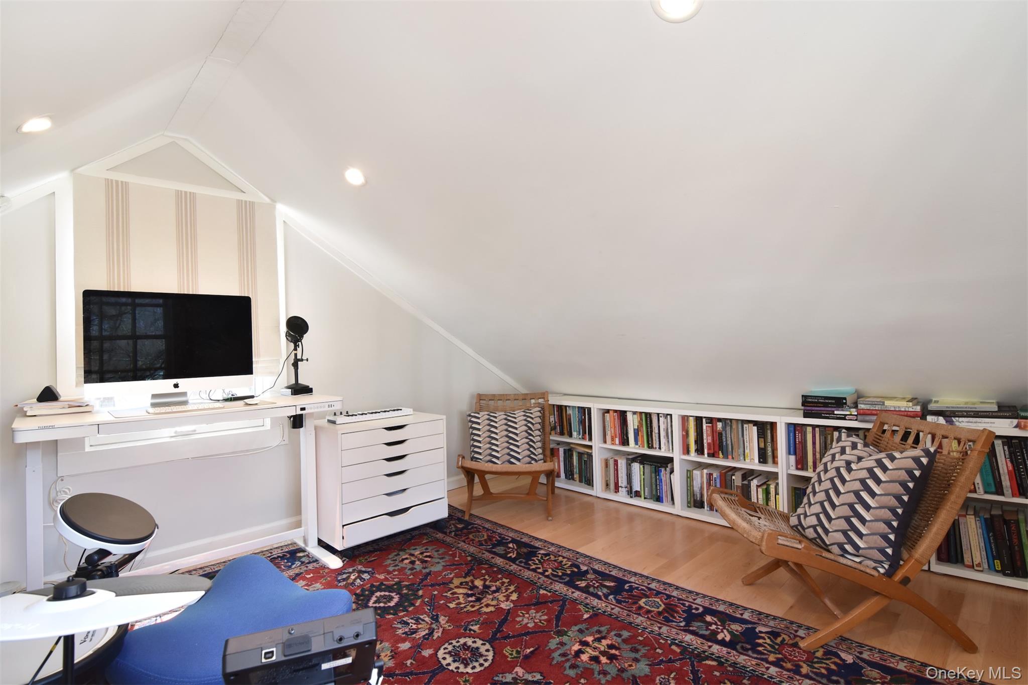 116 Potter Road Scarsdale, NY 10583 - Photo 19 of 38 Another view of the large bedroom.