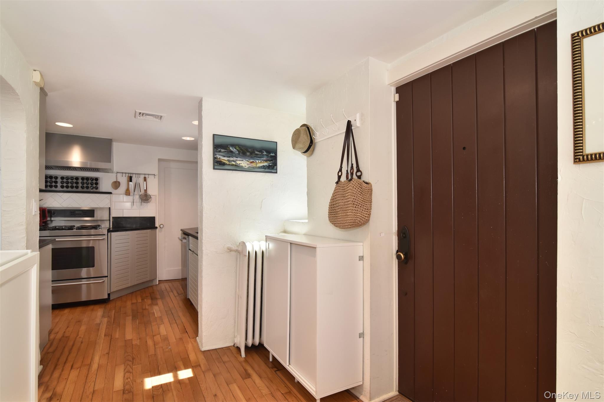 116 Potter Road Scarsdale, NY 10583 - Photo 27 of 38 Entry into kitchen.