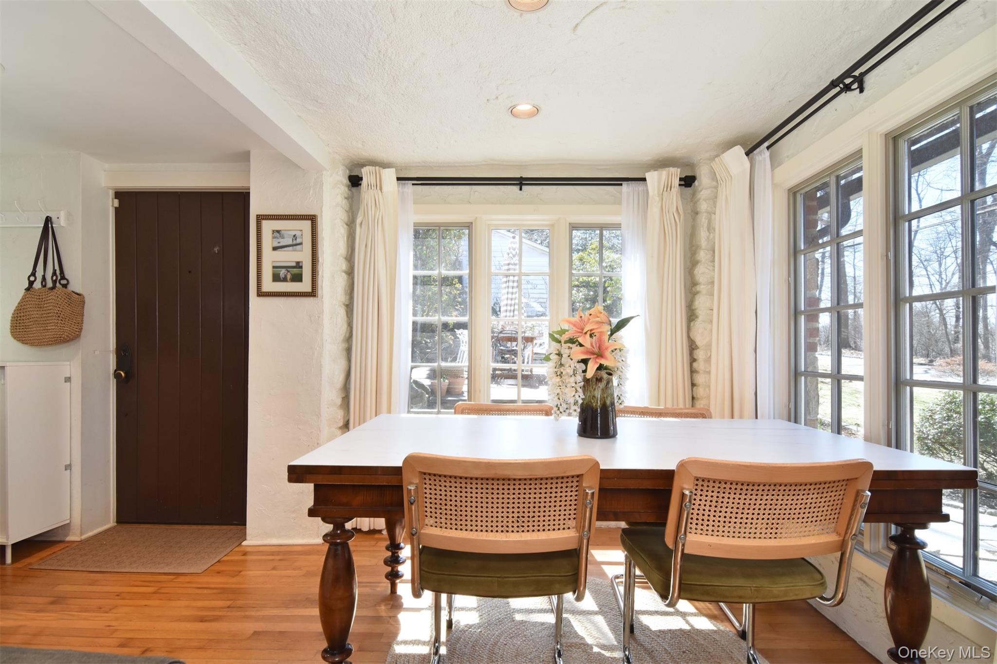 116 Potter Road Scarsdale, NY 10583 - Photo 4 of 38 Dining area from entry foyer.