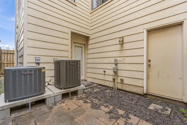 $2,800 | 2816 Rusk Street, Houston, TX 77003