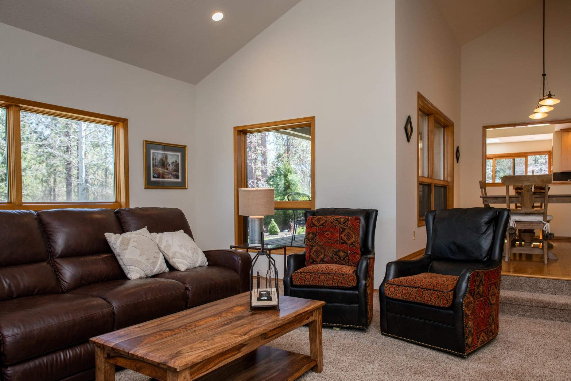 60216 East Ridgeview Drive Bend, OR 97702 - Photo 8 of 53 batch_05LivingRidgeview-6