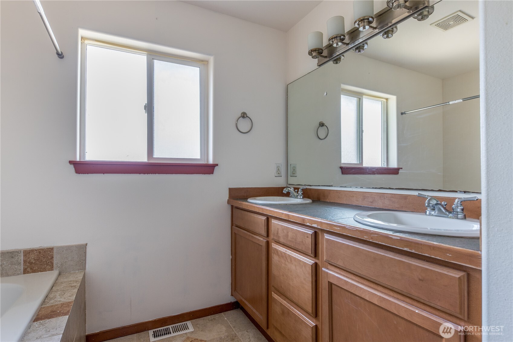1102 Chestnut Street Everett, WA 98201 - Photo 12 of 24 Gallery Image 12