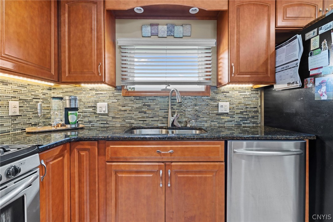 1092 Jewett Road Skaneateles, NY 13152 - Photo 13 of 42