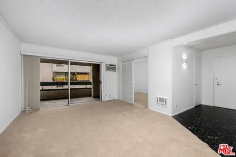 $475,000 | 355 South Los Robles Avenue, Unit 210, Pasadena, CA 91101