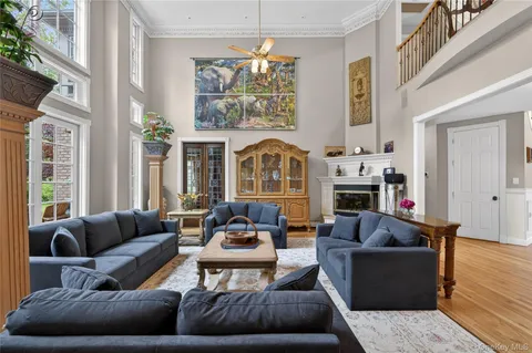 $3,900,000 | 1 Springwood Path, Syosset, NY 11791