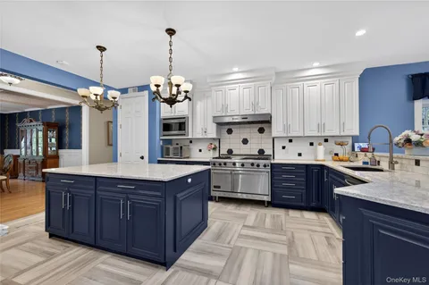 $3,900,000 | 1 Springwood Path, Syosset, NY 11791