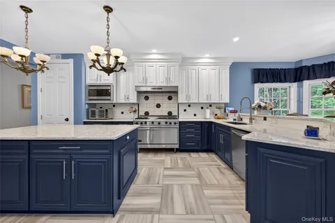 $3,900,000 | 1 Springwood Path, Syosset, NY 11791