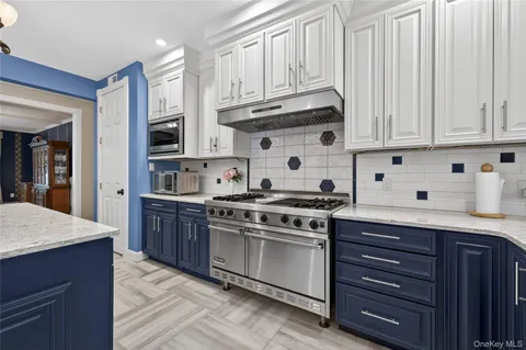 $3,900,000 | 1 Springwood Path, Syosset, NY 11791