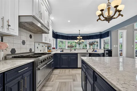 $3,900,000 | 1 Springwood Path, Syosset, NY 11791