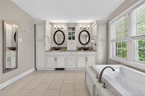 $3,900,000 | 1 Springwood Path, Syosset, NY 11791