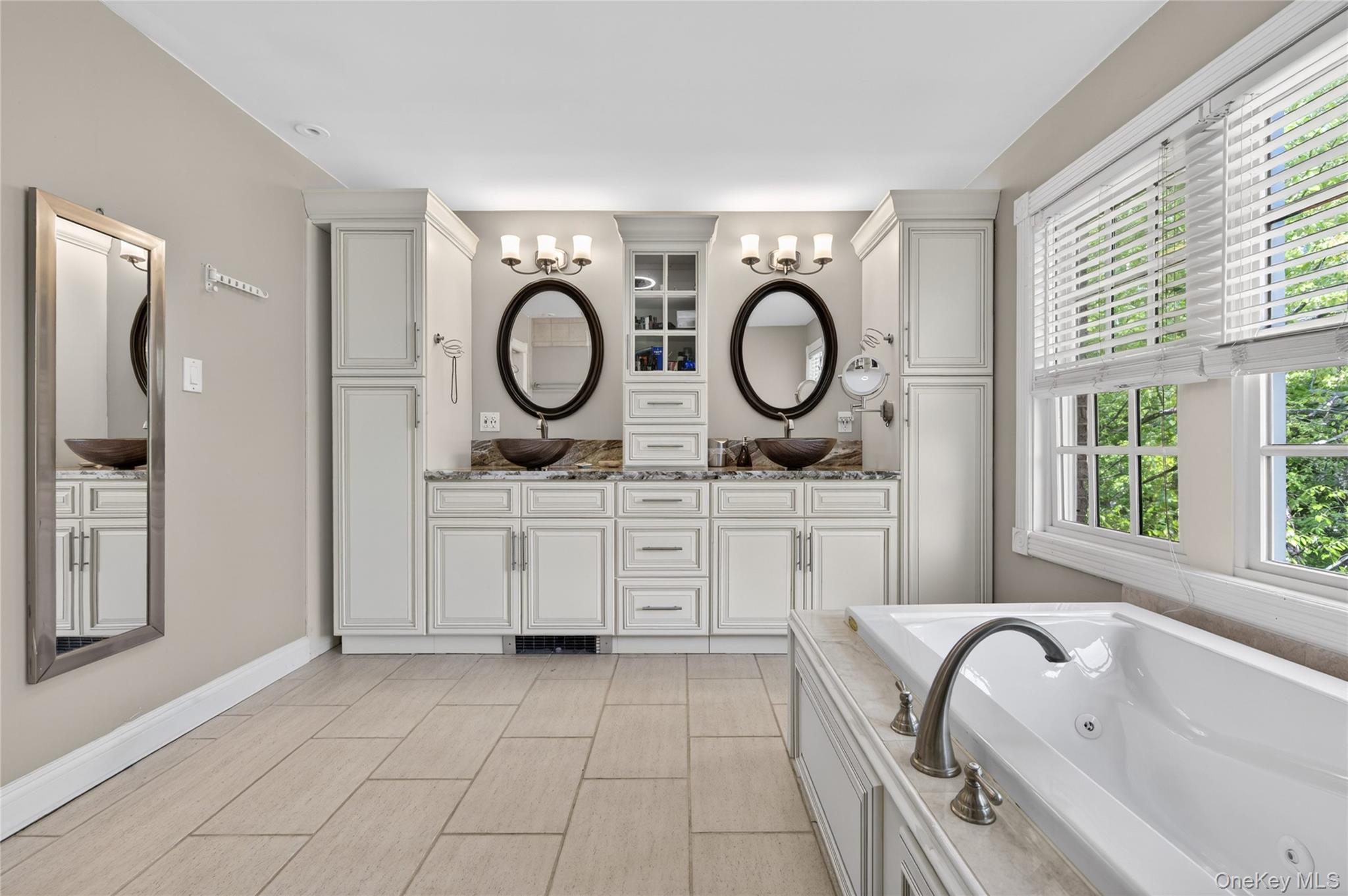 1 Springwood Path Syosset, NY 11791 - Photo 24 of 44