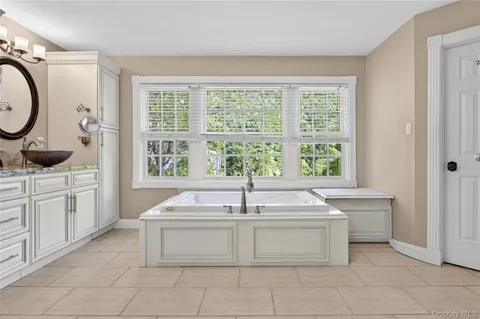 $3,900,000 | 1 Springwood Path, Syosset, NY 11791