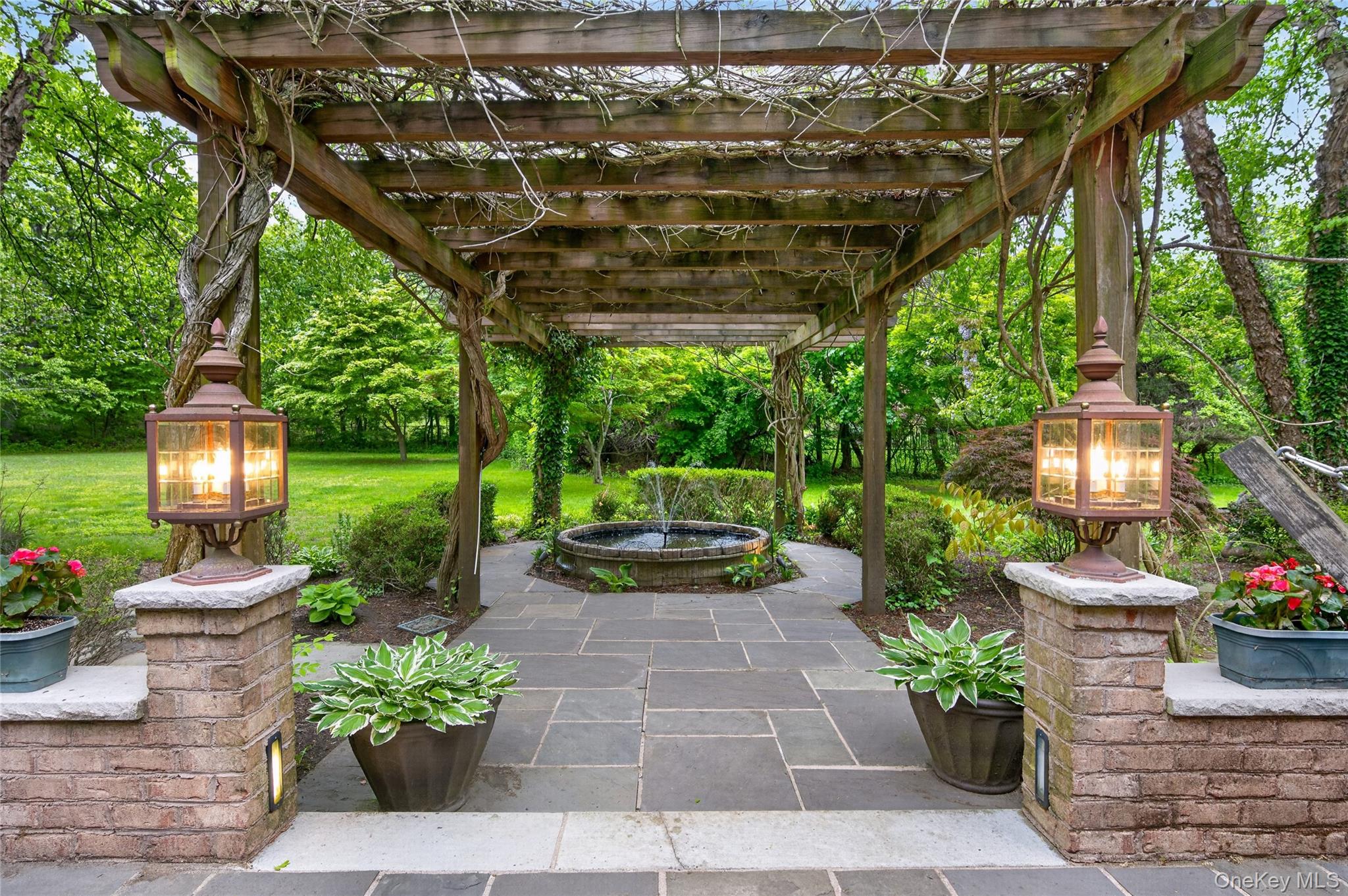 1 Springwood Path Syosset, NY 11791 - Photo 32 of 44