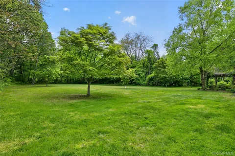 $3,900,000 | 1 Springwood Path, Syosset, NY 11791