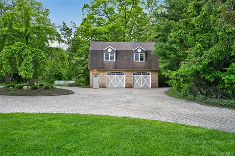 $3,900,000 | 1 Springwood Path, Syosset, NY 11791