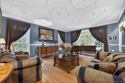 $3,900,000 | 1 Springwood Path, Syosset, NY 11791