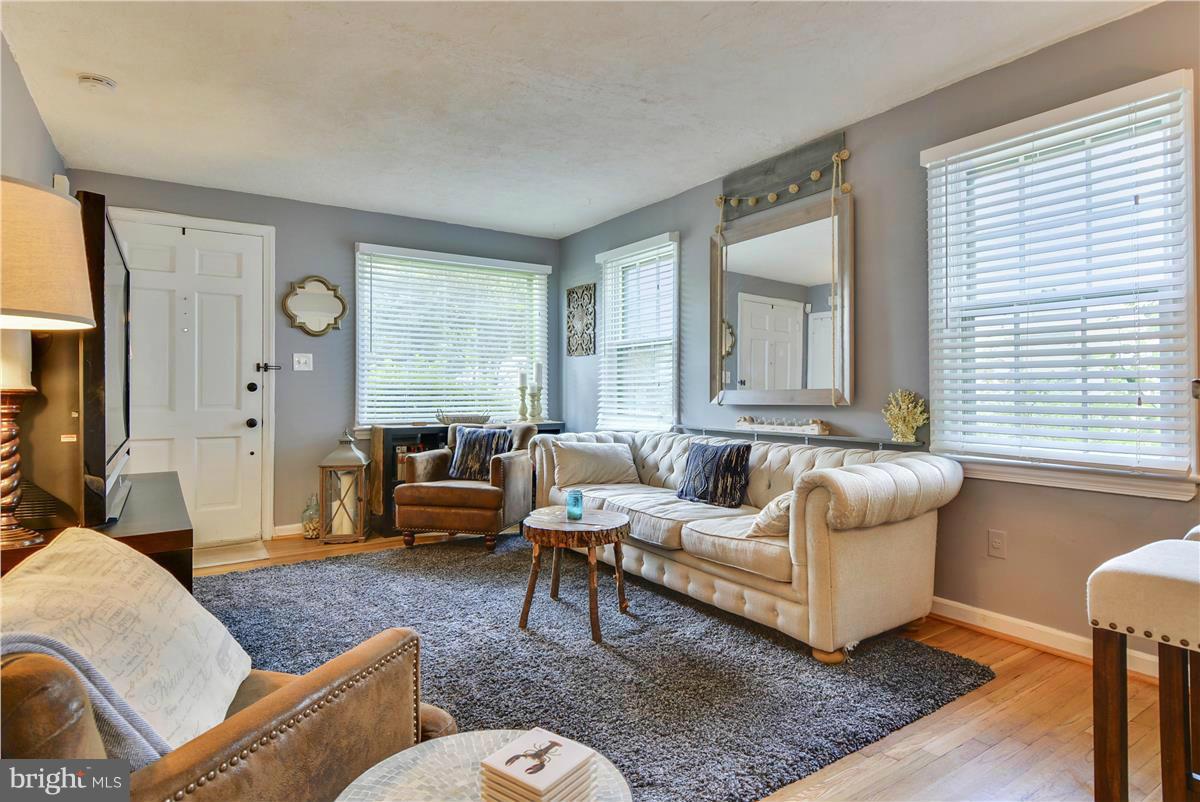 3411 Murdock Road Kensington, MD 20895 - Photo 6 of 24 Living Room