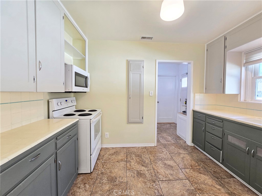 3869 Bandini Avenue Riverside, CA 92506 - Photo 7 of 17