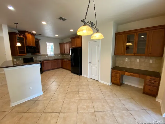 $2,300 | 204 Horse Hill, Boerne, TX 78006