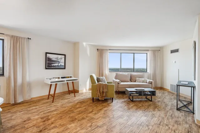 $185,000 | 78 10th Street East, Unit 3309, St. Paul, MN 55101