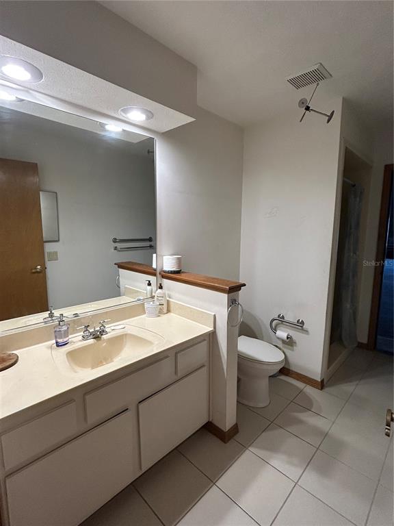 9528 Southeast 70th Terrace Ocala, FL 34472 - Photo 21 of 43 a bathroom with a sink mirror and toilet