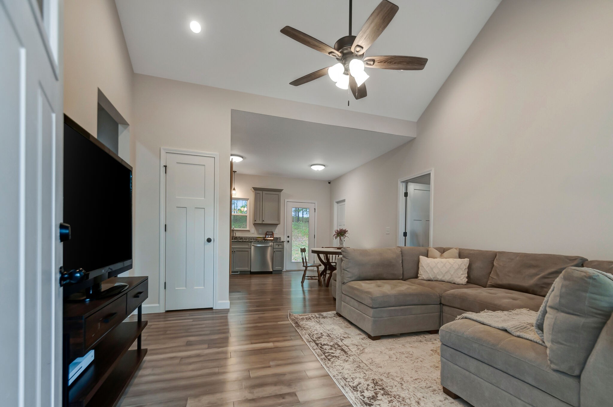 885 Hafner Road Charlotte, TN 37036 - Photo 5 of 37 Gallery Image 5