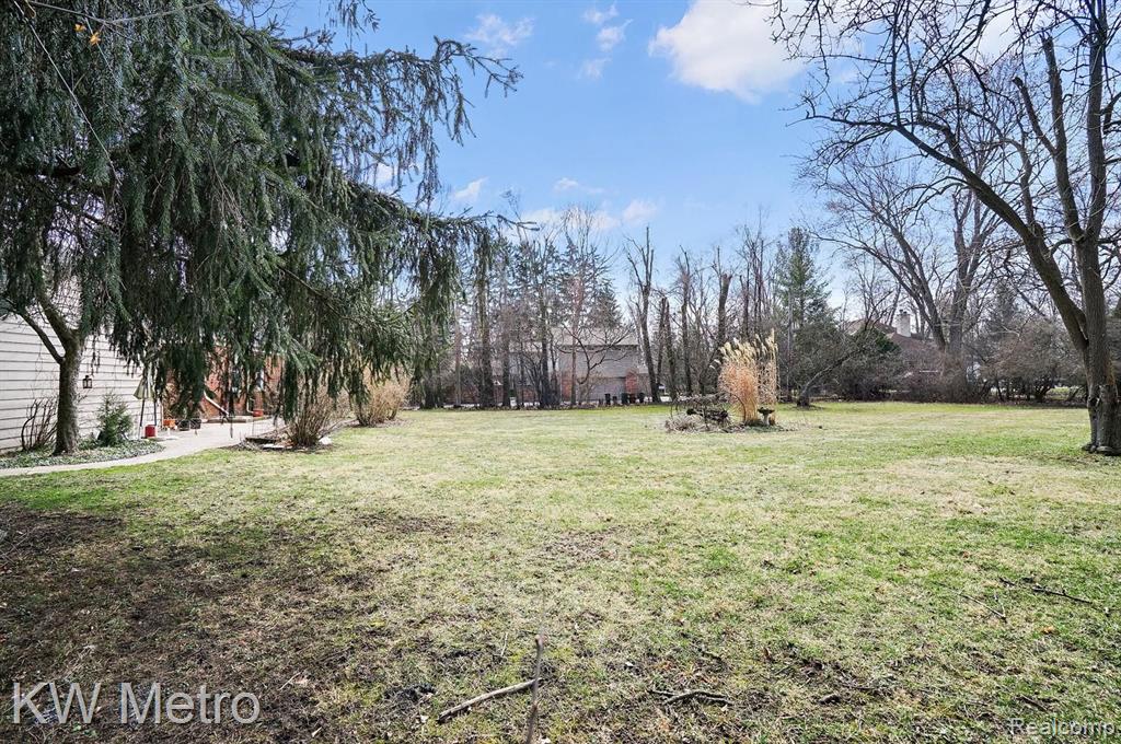 31675 Lahser Road Beverly Hills, MI 48025 - Photo 26 of 28