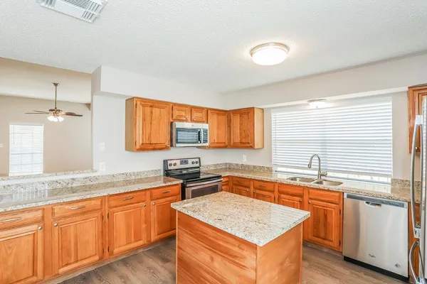 $1,825 | 10911 Kirkbud Lane, Houston, TX 77089