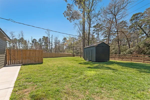 a view of a yard with a house