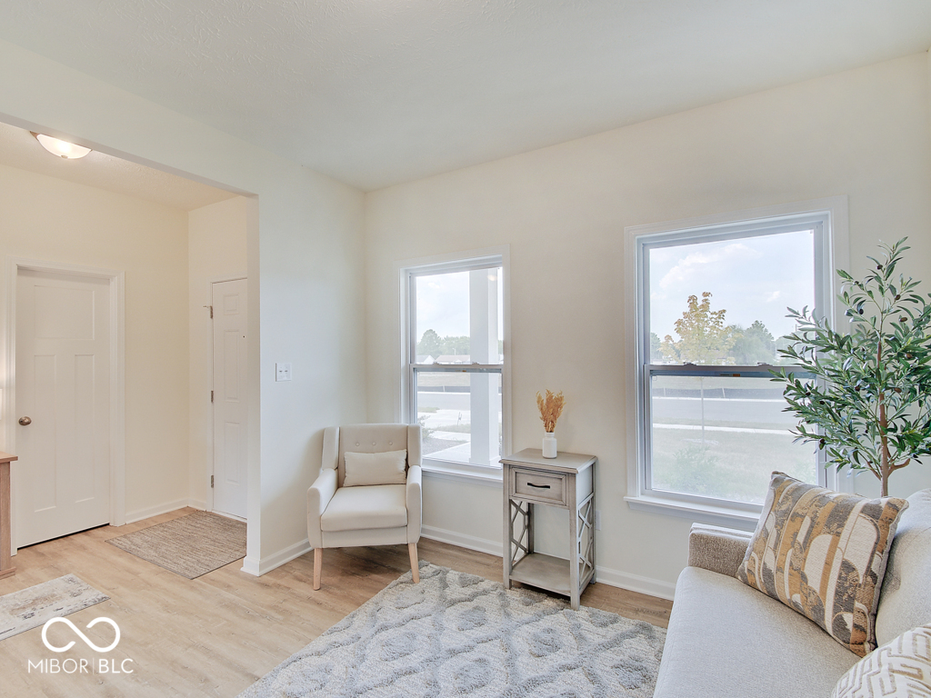 3923 Windstar Way Columbus, IN 47203 - Photo 5 of 41
