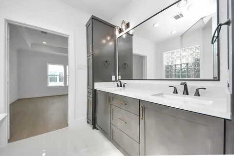 $580,000 | 929 Fisher Street, Unit F, Houston, TX 77018