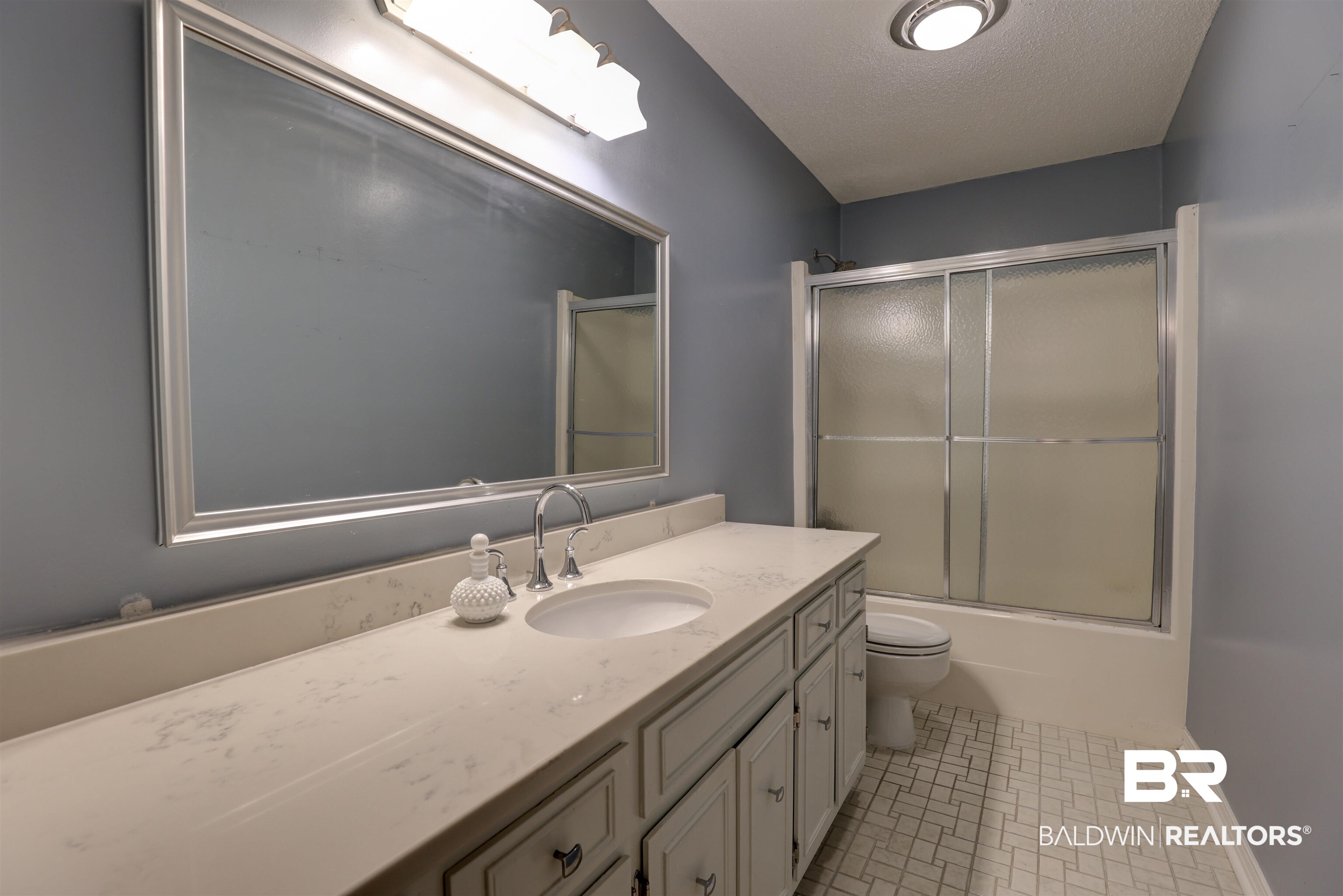 7312 Wild Oaks Road Fairhope, AL 36532 - Photo 23 of 32 Second Full Bathroom