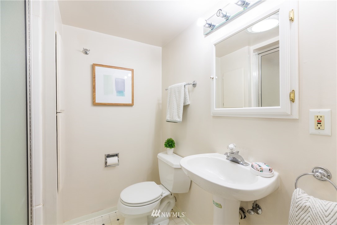 10624 Rustic Road South Seattle, WA 98178 - Photo 22 of 25