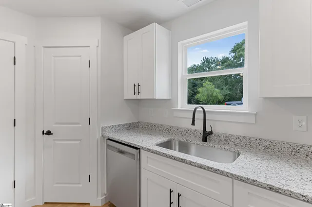 $1,700 | 239 Vanderbilt Road, Spartanburg, SC 29301