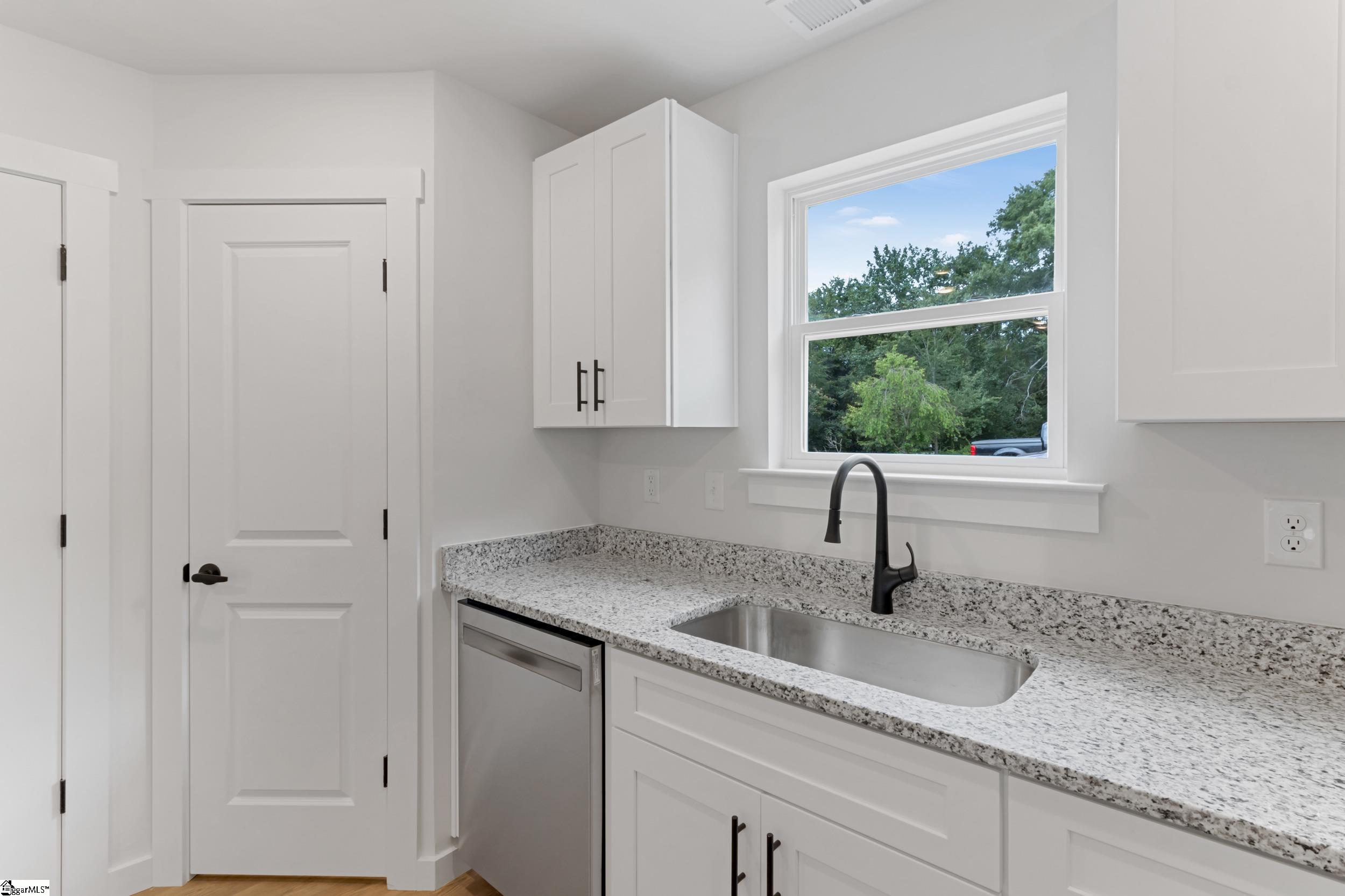 239 Vanderbilt Road Spartanburg, SC 29301 - Photo 4 of 15