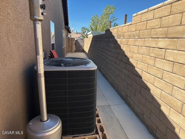 37610 Ruby Lane Palmdale, CA 93552 - Photo 22 of 22 side of house