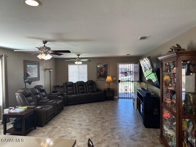 37610 Ruby Lane Palmdale, CA 93552 - Photo 6 of 22 mainroom