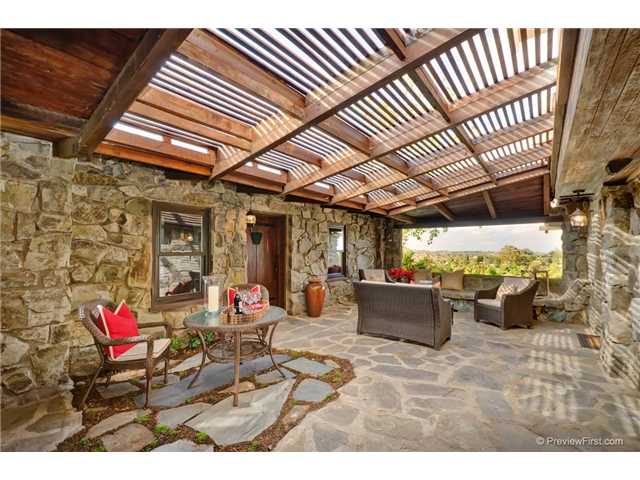 647 Rudd Road Vista, CA 92084 - Photo 3 of 25 Gallery Image 3