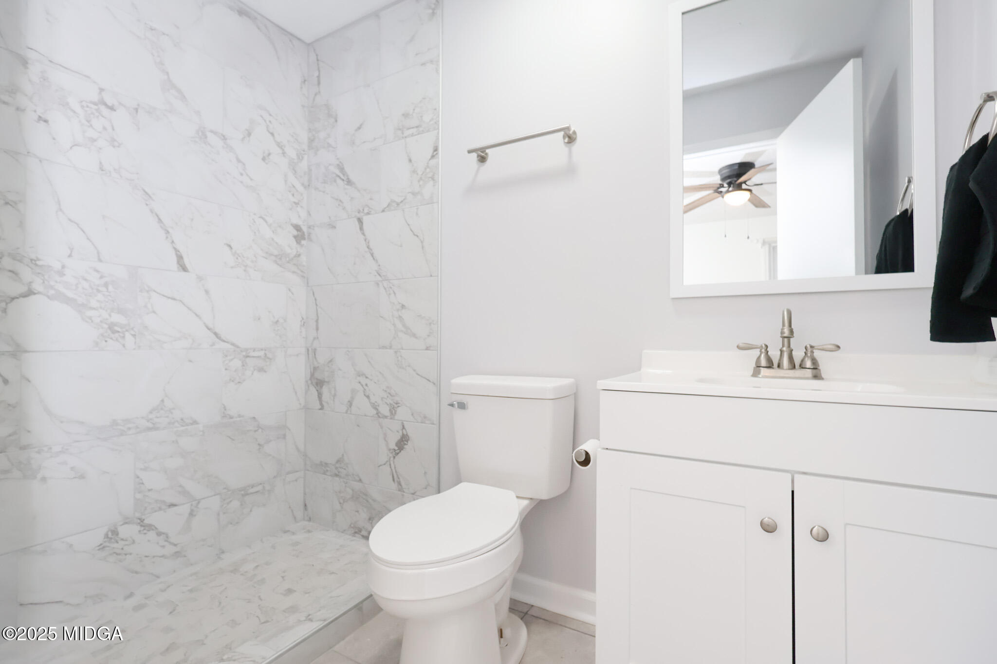 105 Larryton Drive Cochran, GA 31014 - Photo 18 of 34 a bathroom with a sink a toilet and shower
